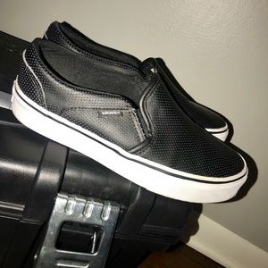 Women’s Slip on Vans.